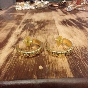 Elegant Gold Hoop Earrings